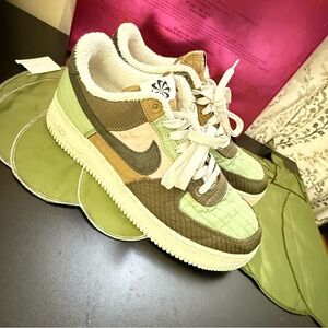 Nike Air Force 1 '07 LX NN "Toasty" Oil Green Olive DC8744-300 Womens Size 9